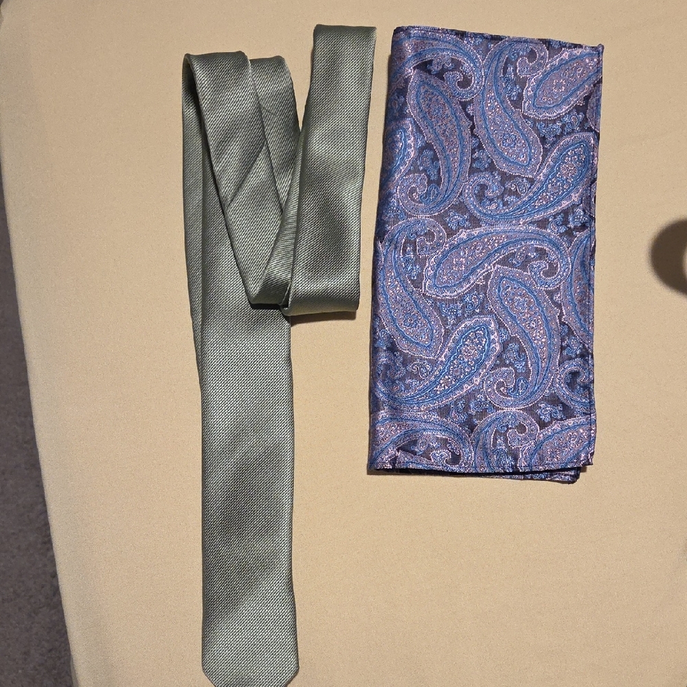 Source Unknown Olive Tie and Blue Paisley Pocket Square